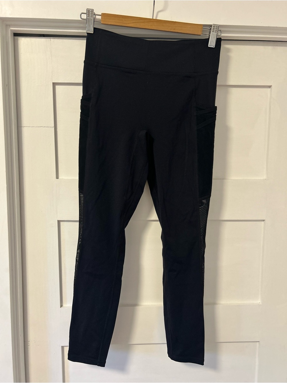 Fabletics Trinity Motion365 Mid-Rise 7/8 Leggings Black Size S